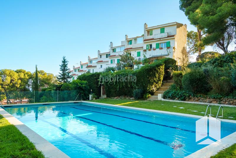 Foto 8dd3bd58-596b-4b92-862e-6e2ee388e5d8. Casa a schiera con parcheggio in El Poal Castelldefels