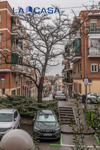 Foto 2f3577ab-9180-4289-915d-1e3d8dc4ee4c. Piso en Zofío Madrid