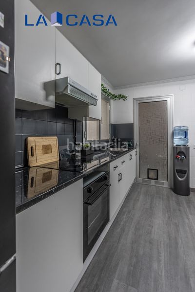 Foto cc3835d6-75e9-4653-b89f-9037ee5ef475. Piso en Zofío Madrid