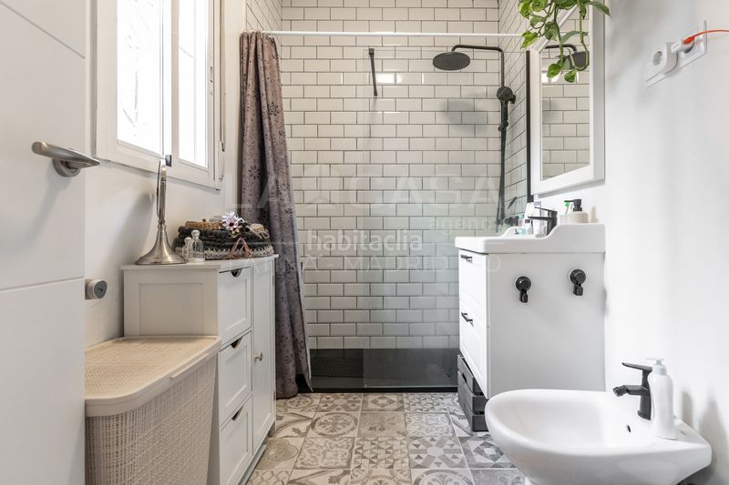 Foto cc325a7f-a5ac-432a-992e-87239eb32e50. Piso en Puerta del Ángel Madrid