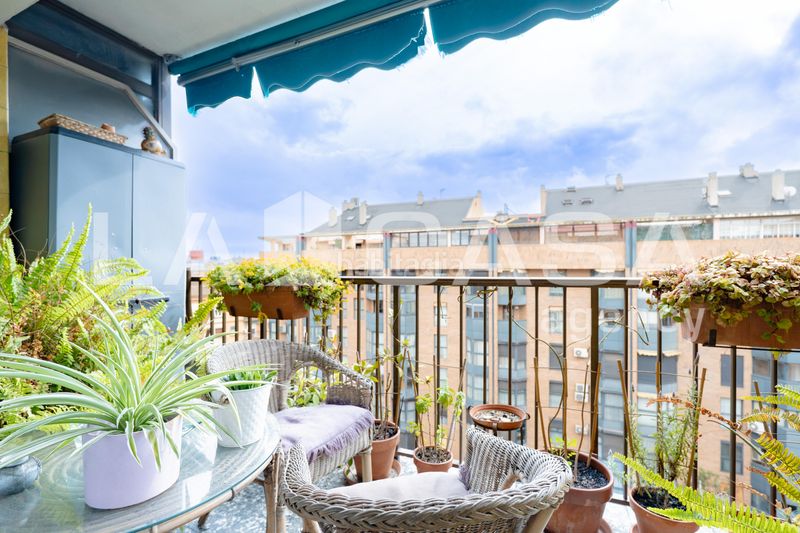 Foto 4ae754d2-a8ae-4677-8dee-b81298b97c3c. Piso en Mestalla Valencia