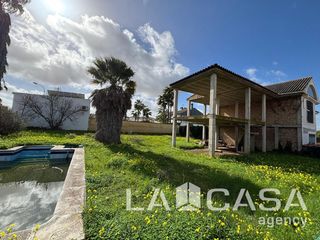 Towny house in Avenida de Europa