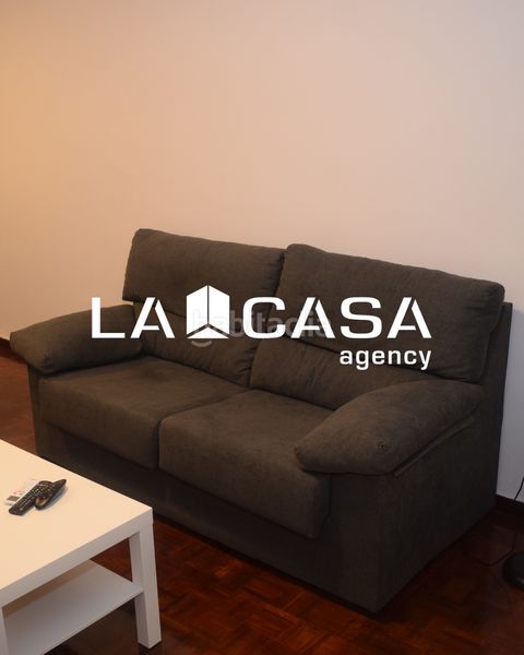 Foto 63d7ba3f-fbed-4fc2-8db2-1d1ba26efd26. Piso en Triana Este Sevilla