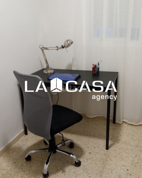 Foto b1698bf1-24b8-48a6-a522-41df9c7734cd. Piso en Triana Este Sevilla