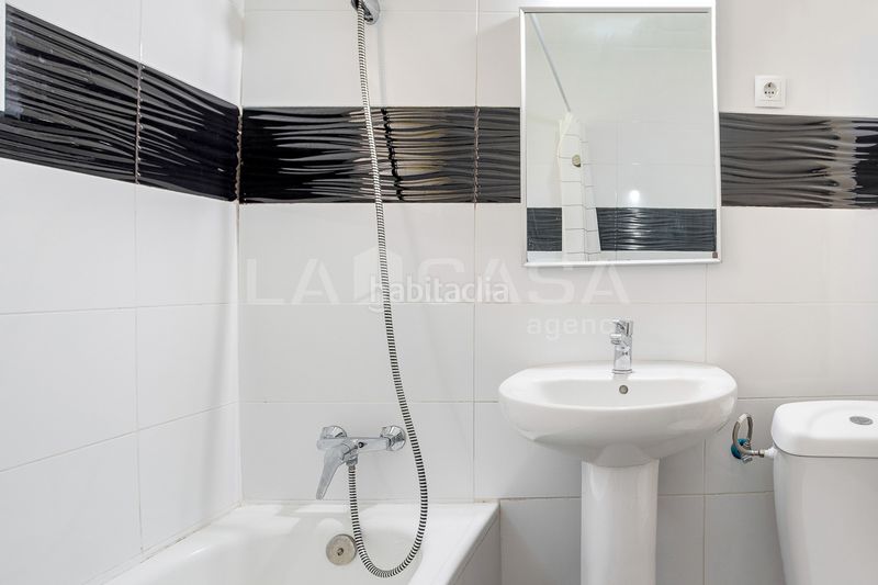 Foto c1d6141c-e3e9-4fcd-b0e2-f9dfc8803f78. Pis a La Verneda - La Pau Barcelona