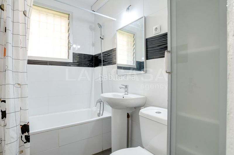 Foto e80498b3-2209-4446-9df3-73b8f4a9ad0f. Pis a La Verneda - La Pau Barcelona