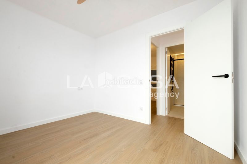Foto b12592f8-17eb-42a9-9506-16d364372537. Pis a Can Baró Barcelona