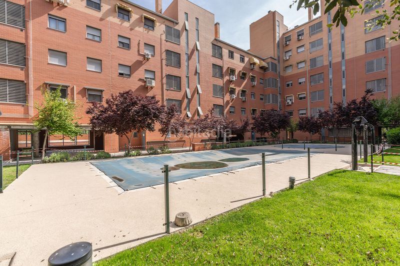 Foto ed882449-c63d-4813-94f4-8b1b2a046210. Pis amb calefacció aparcament piscina a Puerta Bonita Madrid