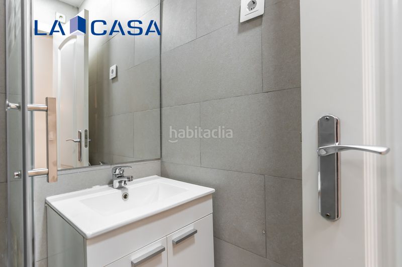 Foto e1b723e8-e74c-45f8-b917-ce9f23ac747d. Piso en Palos de Moguer Madrid