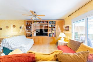 Casa aparellada a Carrer Mare-Selva