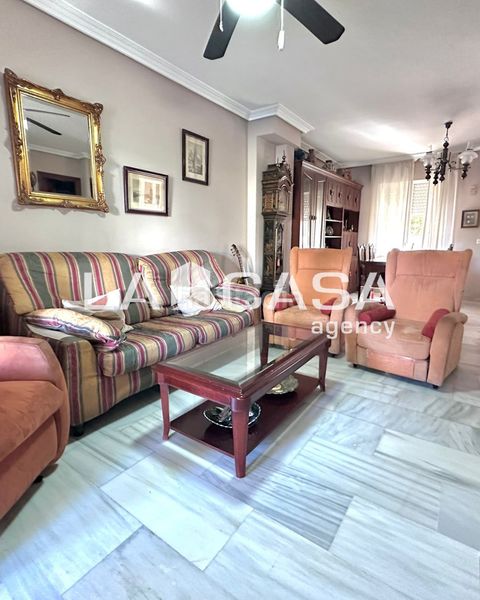 Foto 12be947a-bb84-4ea5-a9b2-fce4674599bd. Casa adossada amb aparcament piscina a Gelves