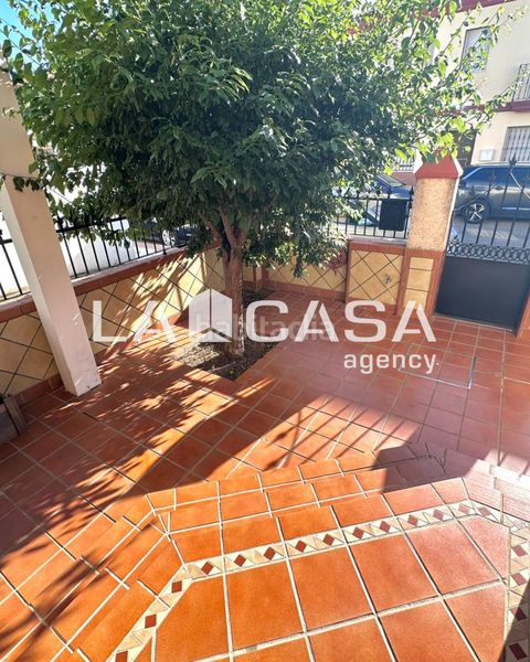 Foto 2bc5ee58-537b-480b-9119-2d45d31b2ed3. Casa adossada amb aparcament piscina a Gelves