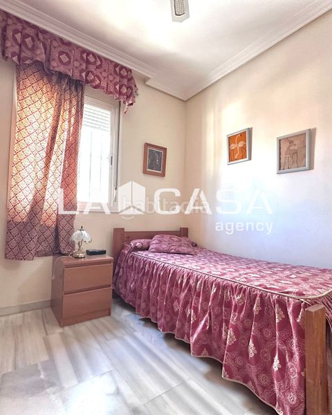 Foto 38bd6534-3839-4750-8013-73916db0a825. Casa adossada amb aparcament piscina a Gelves