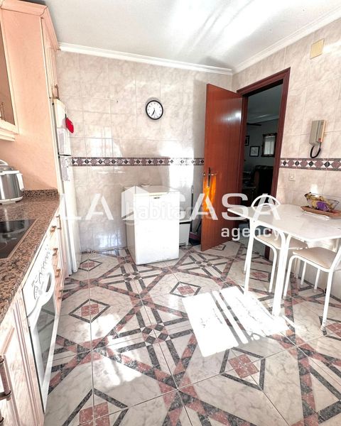 Foto 3ab0495e-adc3-4370-8684-ebf479c0ed0e. Casa adossada amb aparcament piscina a Gelves