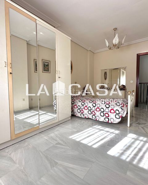 Foto 4305a862-79d3-4050-8197-f4eaf34a545c. Casa adossada amb aparcament piscina a Gelves