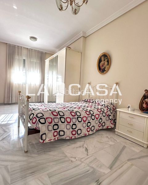 Foto 4d7d9037-a681-47aa-9ee5-22afddf124bd. Casa adossada amb aparcament piscina a Gelves