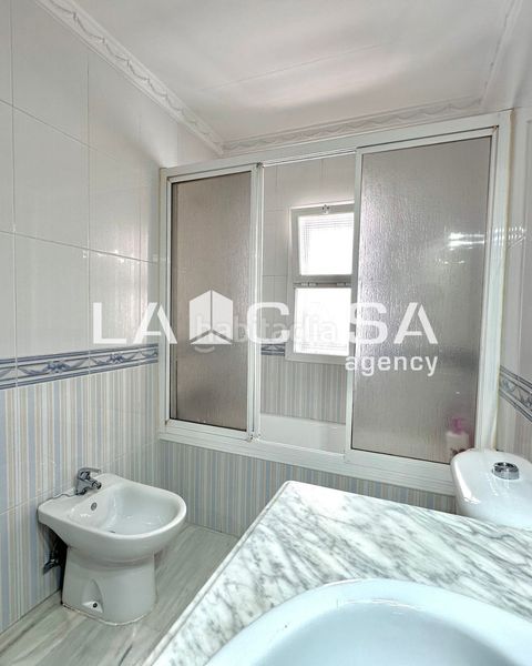 Foto 8e3b1006-7881-4833-bfd0-a6495a3519d8. Casa adossada amb aparcament piscina a Gelves