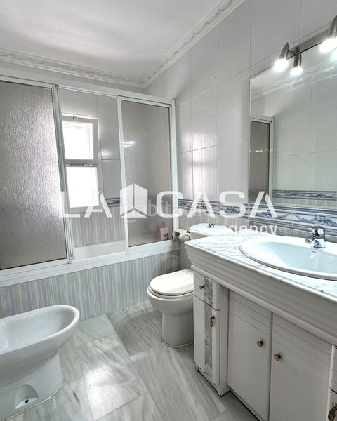 Foto 9bc31449-5ae2-4988-92df-1c14fcd2788a. Casa adossada amb aparcament piscina a Gelves