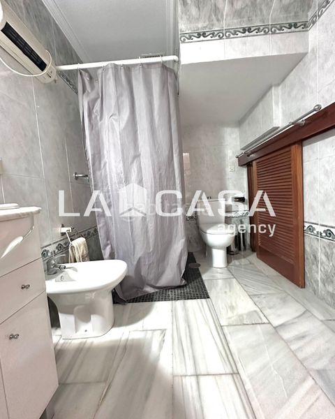 Foto 9f0e9c5f-3da4-4b15-8769-6f4a8d4f1ef6. Casa adossada amb aparcament piscina a Gelves