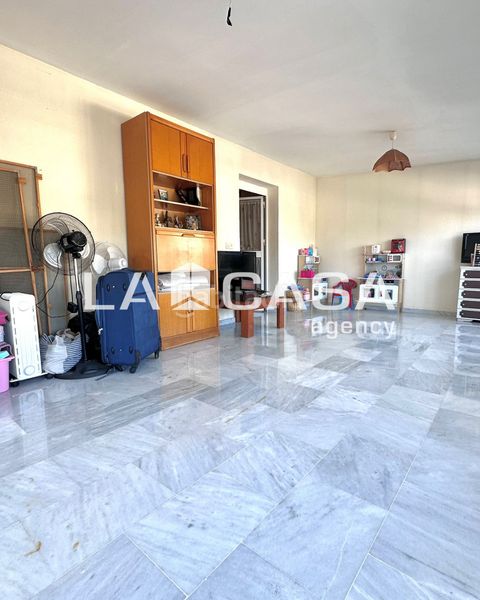 Foto b2699e78-c206-4aff-bd6b-570c921ae13e. Casa adossada amb aparcament piscina a Gelves