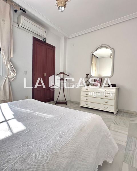 Foto b7a0233c-977a-4e6e-8fee-31083edbe61e. Casa adossada amb aparcament piscina a Gelves