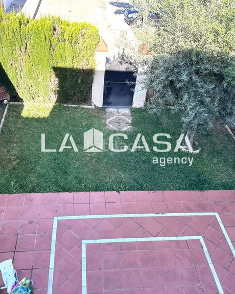 Foto d0087919-e09d-45a5-9762-7ef8cb50a1e5. Casa adossada amb aparcament piscina a Gelves
