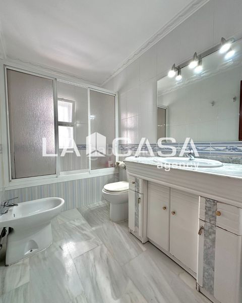 Foto e9dc9fc6-a0d9-4b9b-b217-e06a033ba26d. Casa adossada amb aparcament piscina a Gelves
