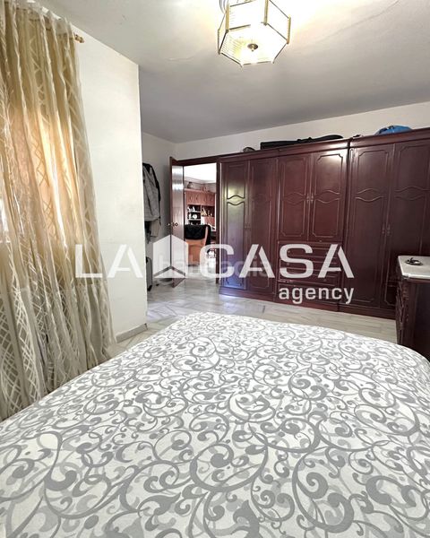Foto f26f2d31-cca7-45d5-8910-8a03c918d5f9. Casa adossada amb aparcament piscina a Gelves