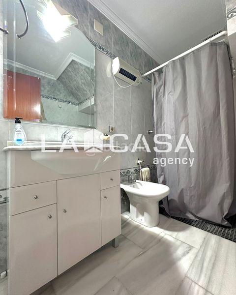 Foto fe90dc9a-fc03-49a2-8ed8-fd1308aa7d12. Casa adossada amb aparcament piscina a Gelves