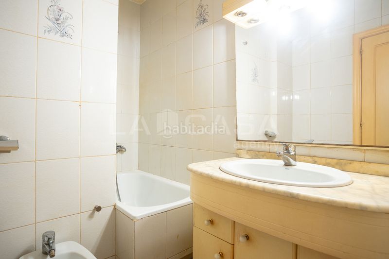 Foto a4ba8bd3-30a4-4289-96b2-ba872f843a7e. Ático en Sants Barcelona
