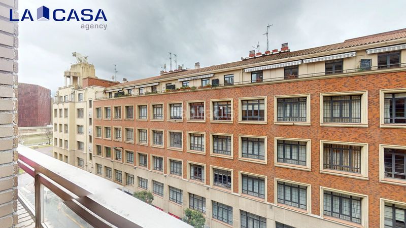 Foto 524c7fa9-9c8c-4f7c-a521-4e686495e450. Pis amb aparcament a San Pedro de Deusto - La Ribera Bilbao