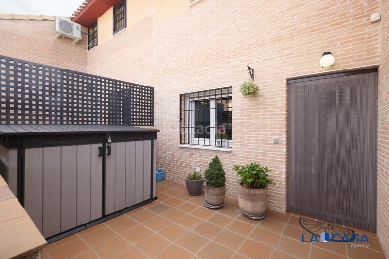 Foto 255c4f92-3957-475d-8735-d3240242ff9e. Casa adossada a Carranque