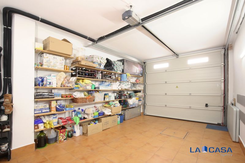 Foto 8edad063-98c8-435a-9125-13da3bd1a279. Casa adossada a Carranque