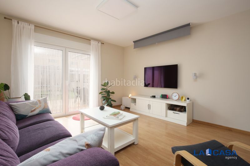Foto c54aa343-b87c-4bd0-a384-fe5ee5602f3b. Casa adossada a Carranque