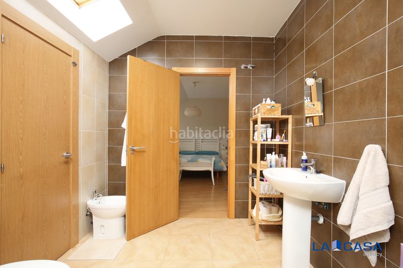 Foto ea0c853d-0e1d-4cdd-a0ce-18688ad44c05. Casa adossada a Carranque