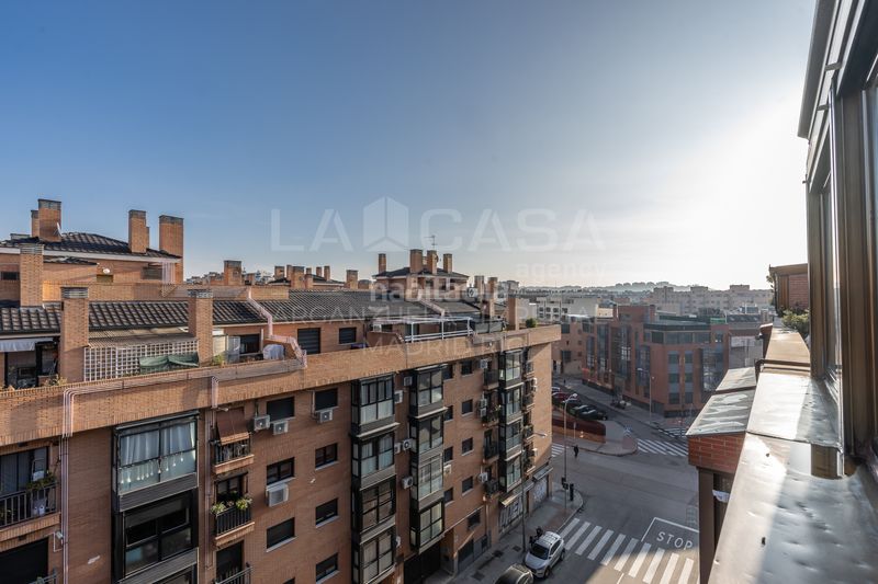Foto ded338b7-d1ae-408d-bf24-1e3e9c51f119. Ático en Legazpi Madrid
