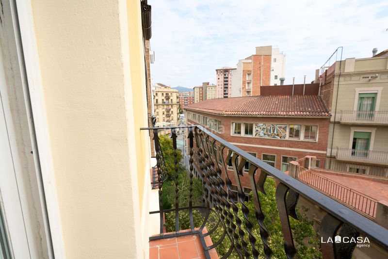 Foto 8ded2df1-3d58-4ea1-9508-ae083bb778fc. Pis a Sants Barcelona
