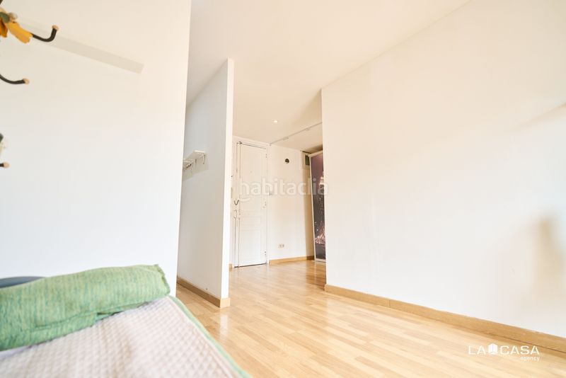 Foto b06b7aa7-2bbd-41ce-8acf-bf943ec56b48. Pis a Sants Barcelona