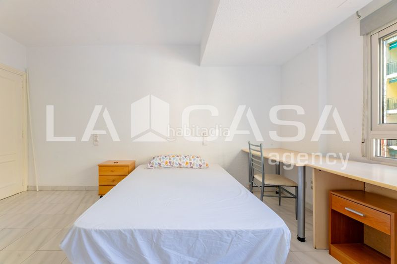 Foto 4b14c4f2-b780-47bb-ad75-2ab58910bca5. Pis a Ciutat Jardí Valencia
