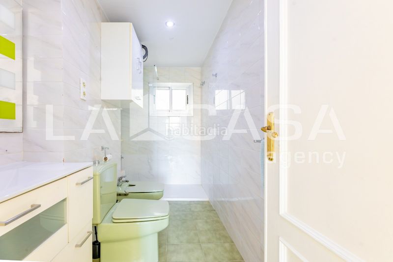 Foto f86f8243-c7cb-4657-956a-6d942d0ebcd3. Pis a Ciutat Jardí Valencia