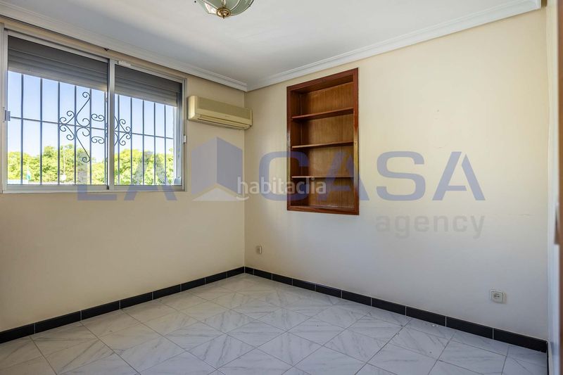 Foto 2097c09a-9b26-4f6e-ad10-2ae0cb6bd8f5. Casa a Juan XXIII - Rochelambert Sevilla