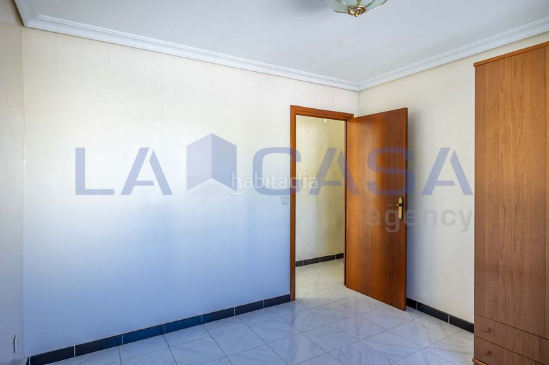 Foto ec9eea8b-f45e-4b01-81e8-b7f0cc0313d2. Casa a Juan XXIII - Rochelambert Sevilla