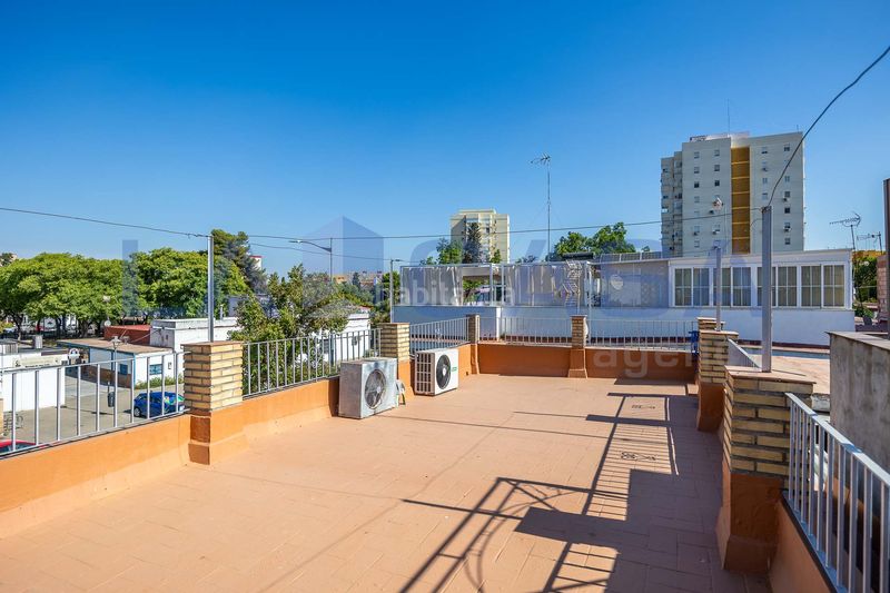 Foto fad30f7c-90c0-4e04-a5be-4207ecc6cfe6. Casa a Juan XXIII - Rochelambert Sevilla