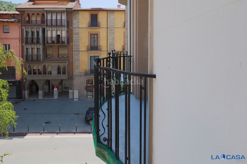 Foto 27a9d6e4-85b2-401d-b80c-c8718c0d3f4d. Piso en Ripoll