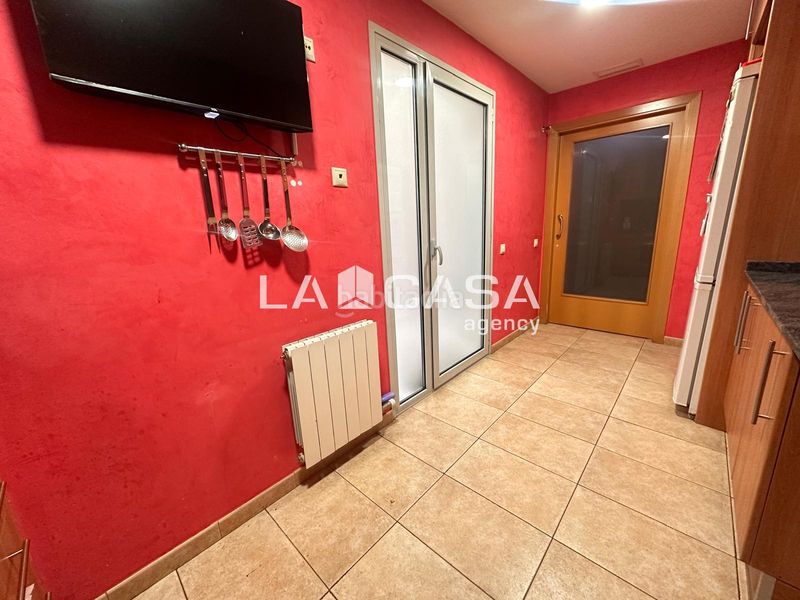 Foto 0a664b2d-39dd-4dc3-a4b1-1db471ad460a. Planta baixa a Canovelles
