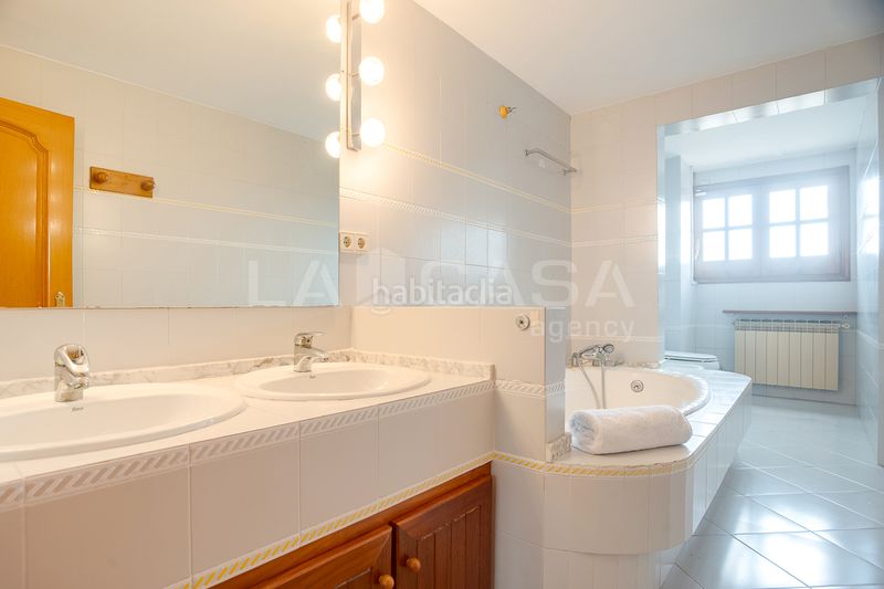 Foto 2c921676-b8ae-49ca-8890-19b592e090b0. Casa amb calefacció aparcament a Lliçà d´Amunt