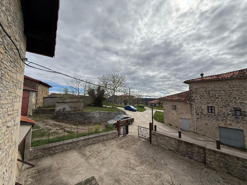 Foto 720ea96f-a545-4bd5-87a0-84444d394cc0. Casa amb aparcament a Valle de Mena