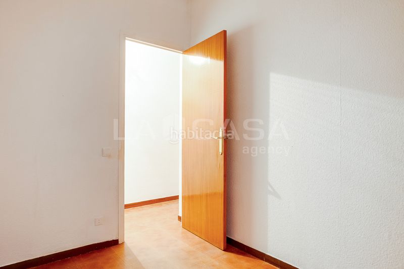 Foto d47ca165-24d4-4f59-b26c-127358c3a9ed. Pis a Sants Barcelona