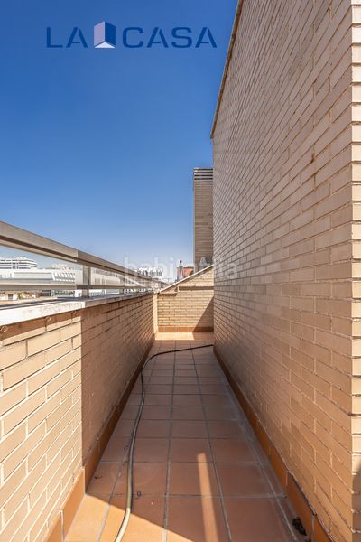 Foto 74d71489-6bc5-4233-9483-aa931bf4db55. Àtic amb calefacció aparcament piscina a Delicias Madrid