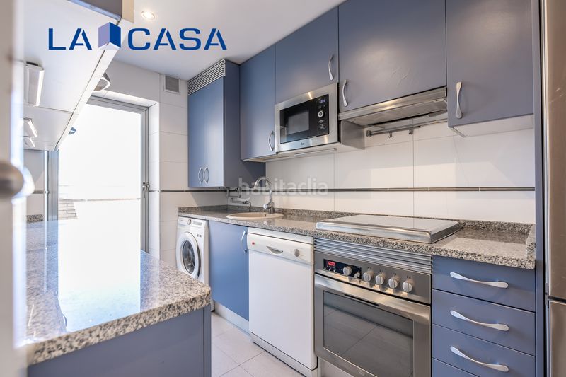 Foto d1307edb-73da-46b3-bea1-b9f30e7b126c. Àtic amb calefacció aparcament piscina a Delicias Madrid